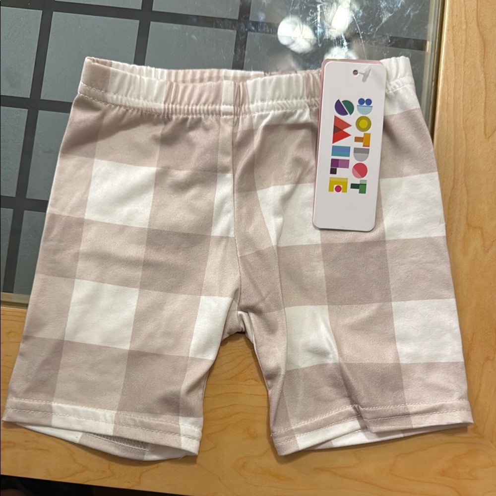 NWT. DotDotSmile kick shorts. Size 3/4.
